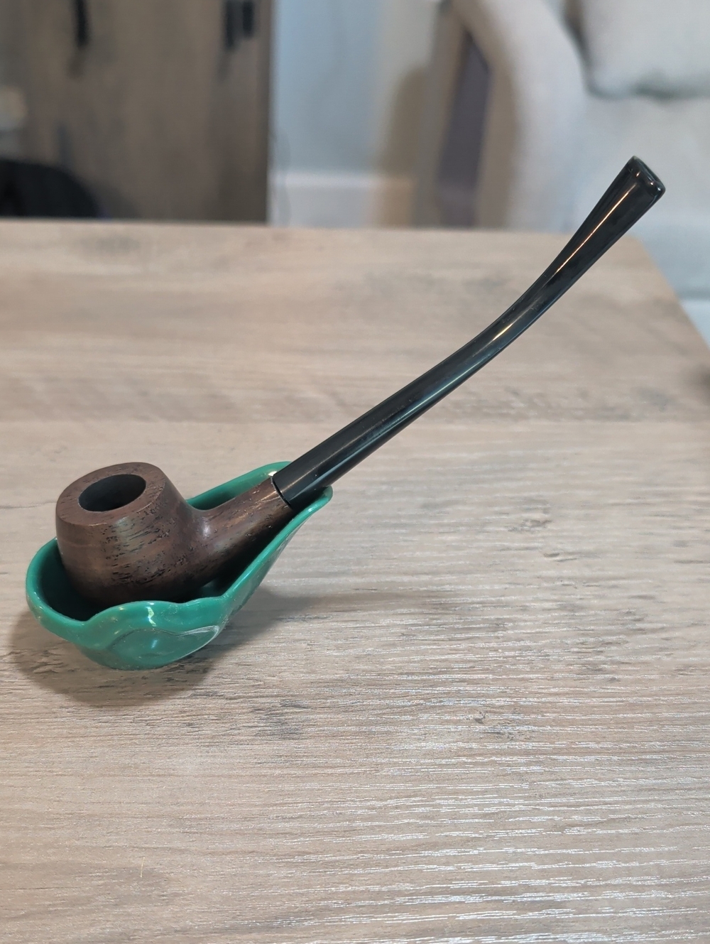 *New* Classic Long-Stem Tobacco Pipe in Dark Brown with Green Rest